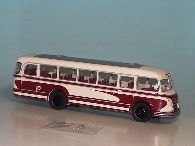 IFA H 6 B Reko-Heck Bus, elfenbein/dunkelrot (BRE 59852)