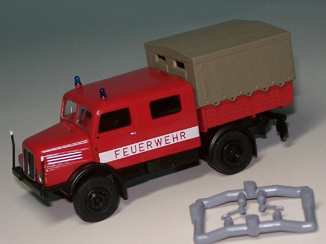 IFA S 4000-1 Bautruppwagen FW, rot mitBauchbinde (BRE 71764)