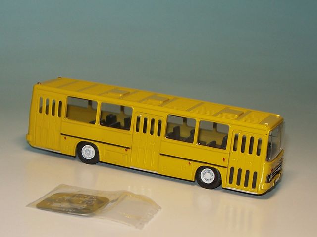 Ikarus 260 Stadtbus 3-türig, gelb (VV 5551)