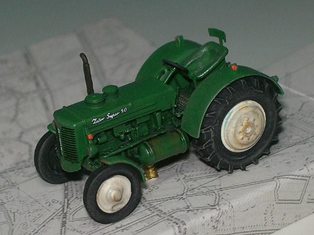 Zetor  50 Super Traktor ohne Verdeck, leicht gealt (ART 387.420)