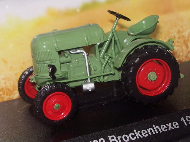 RS 02/22 Brockenhexe Traktor, hellgrün (HAC G1627055)